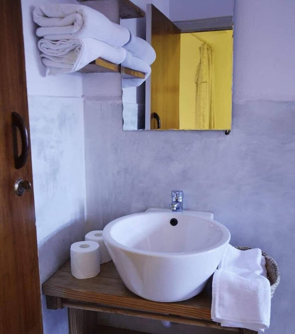 Bathroom sink