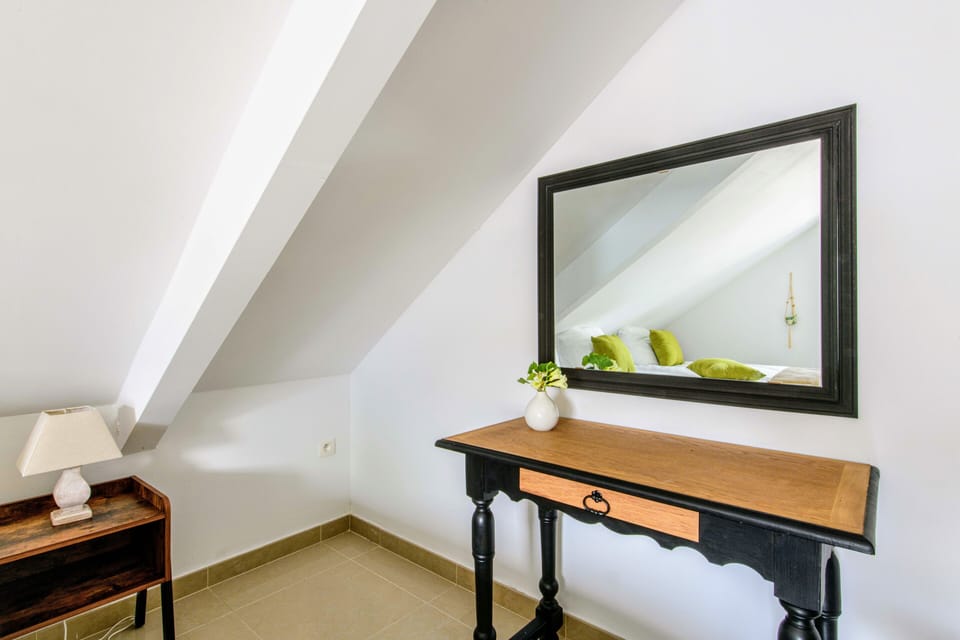 Grand Apartment | 2 bedrooms, desk, iron/ironing board, cribs (free)