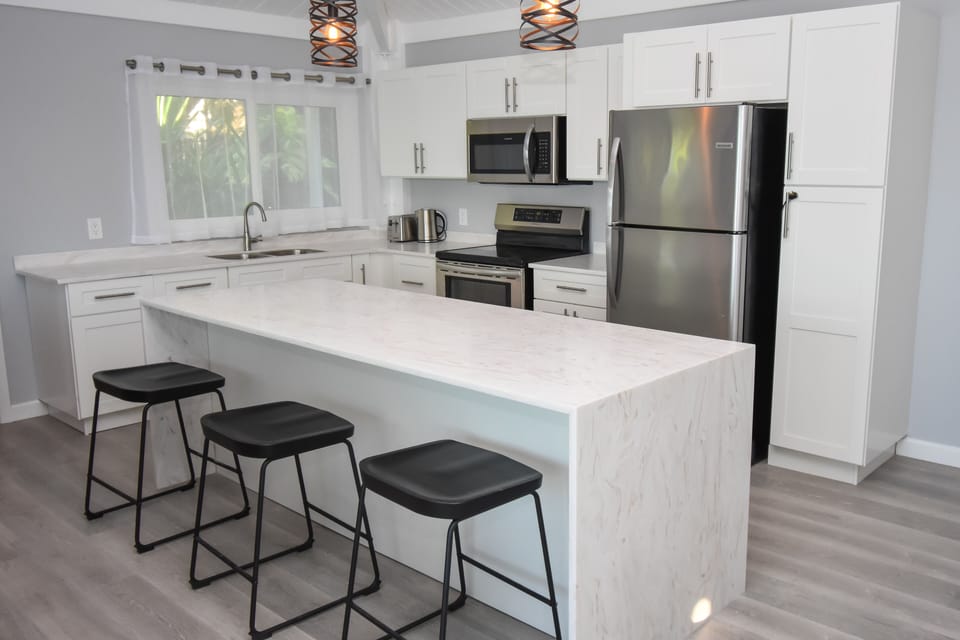Suite, Ocean View | 1 bedroom, in-room safe, desk, laptop workspace