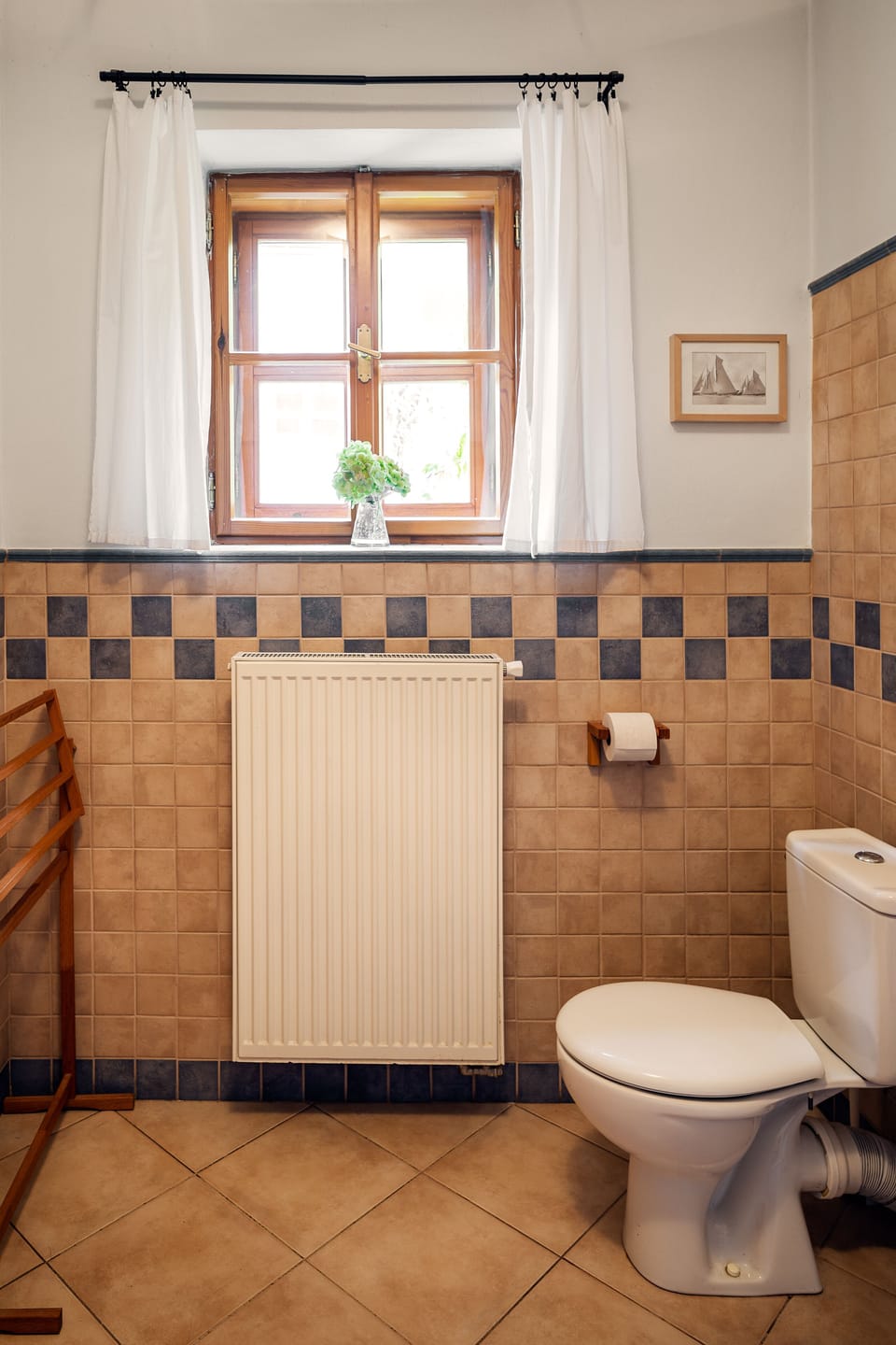 City Apartment | Bathroom | Hair dryer, towels, soap, shampoo