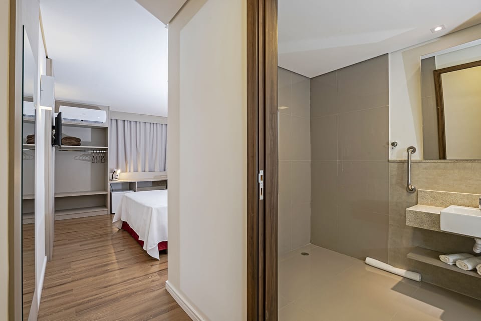 Standard Double Room, Accessible | Minibar, in-room safe, desk, free WiFi