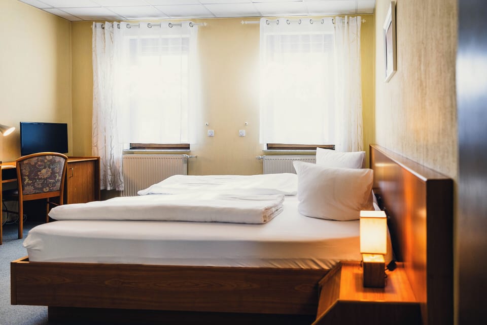 Classic Double Room | Desk, laptop workspace, free WiFi, bed sheets