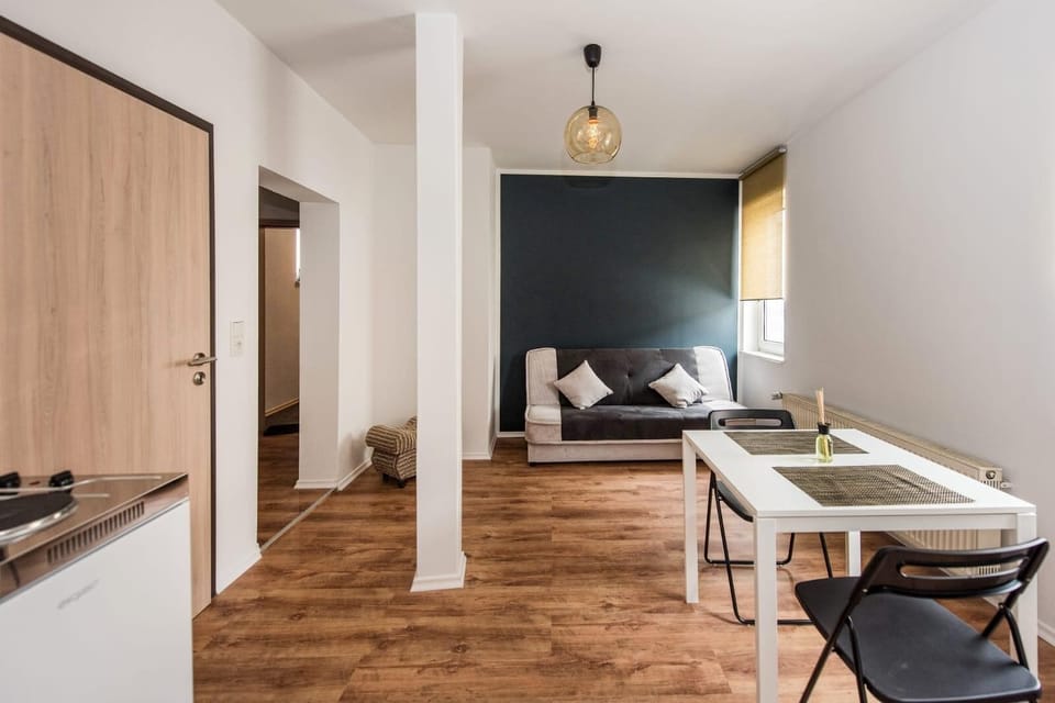 Suite (Camelia) | Living area | 80-cm flat-screen TV with cable channels, TV