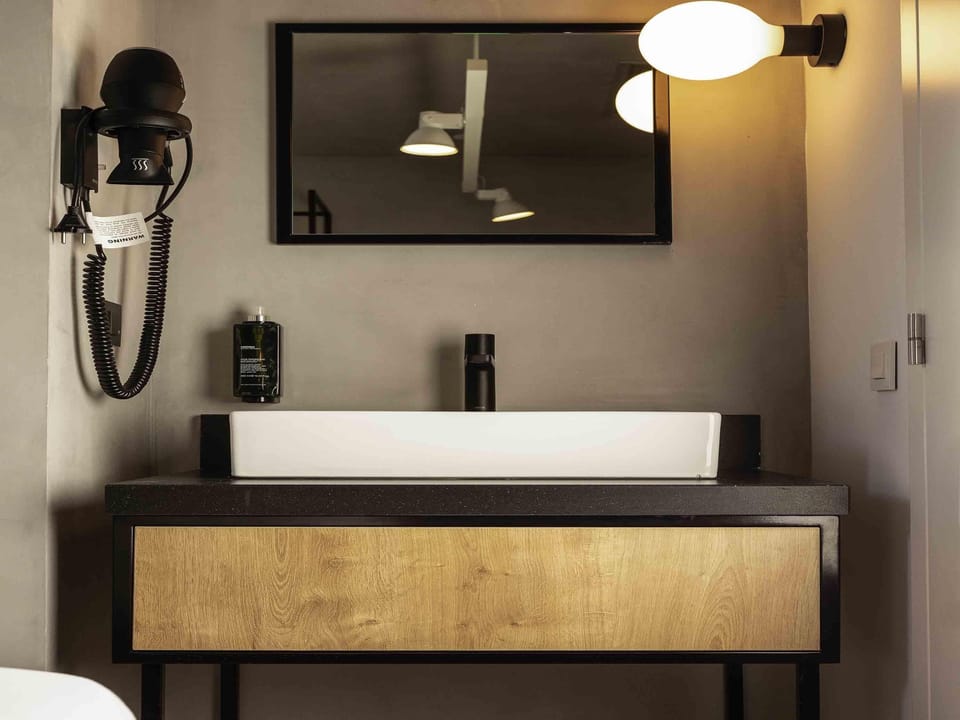 Standard Double Room, 1 Double Bed | Individually decorated, individually furnished, desk, laptop workspace