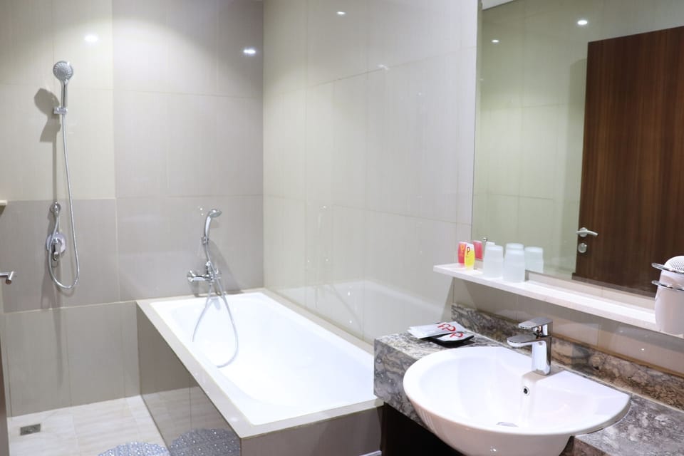 Rainfall showerhead, free toiletries, hair dryer, slippers