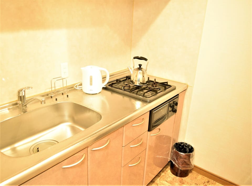Fridge, microwave, stovetop, cookware/dishes/utensils