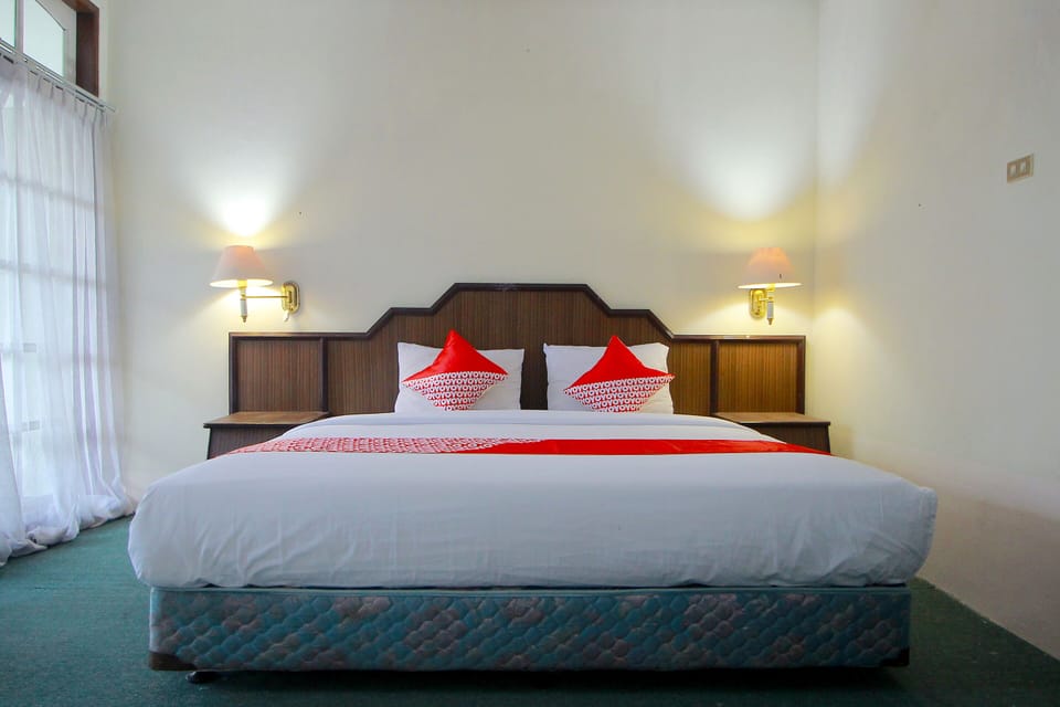 Deluxe Suite | Desk, WiFi (free), bed sheets
