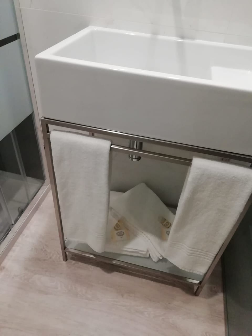 Bathroom sink