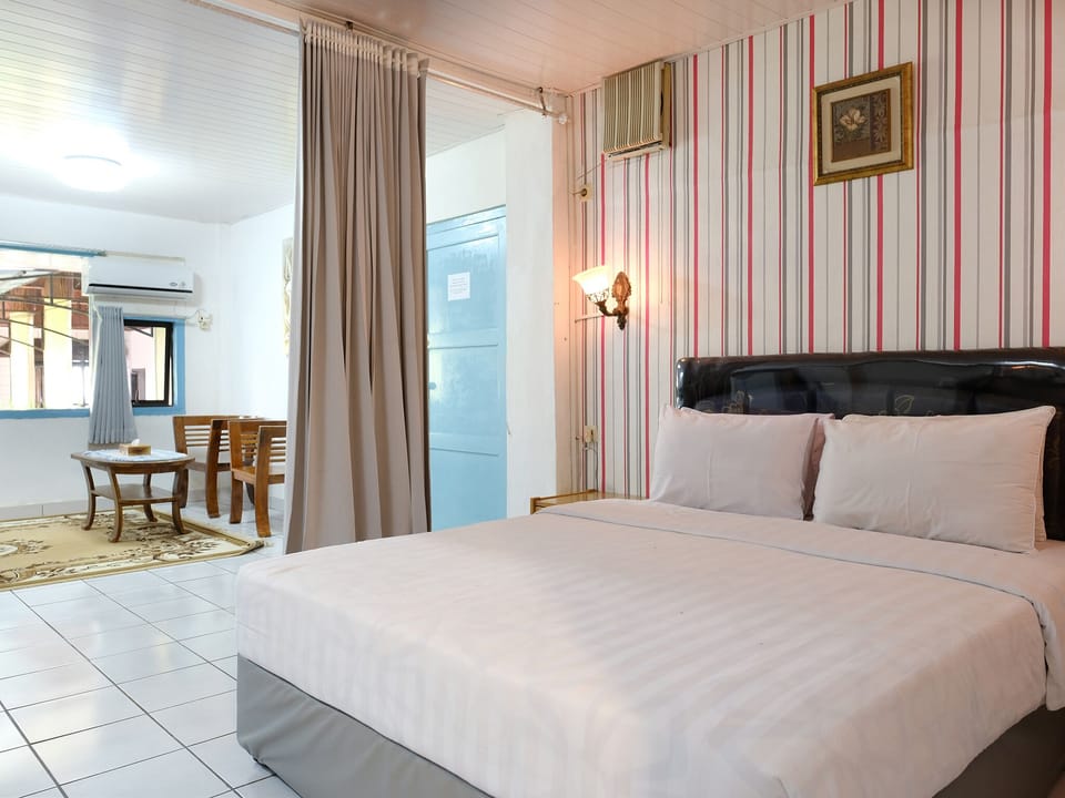 Super Suite | Desk, rollaway beds (surcharge), WiFi (free), bed sheets