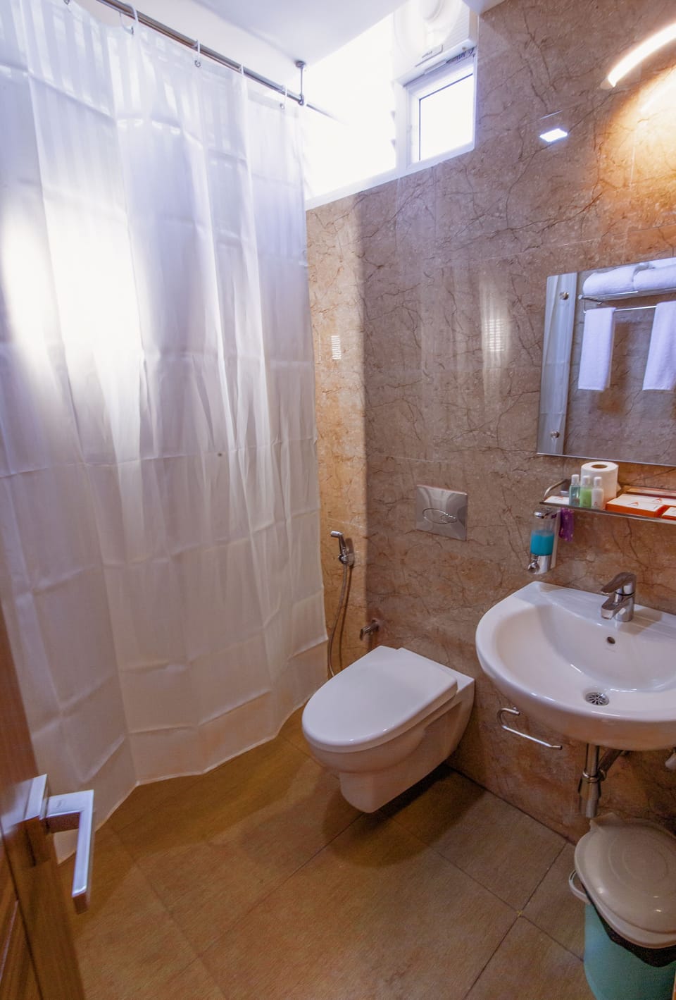 Superior Studio Suite | Bathroom | Shower, free toiletries, slippers, towels