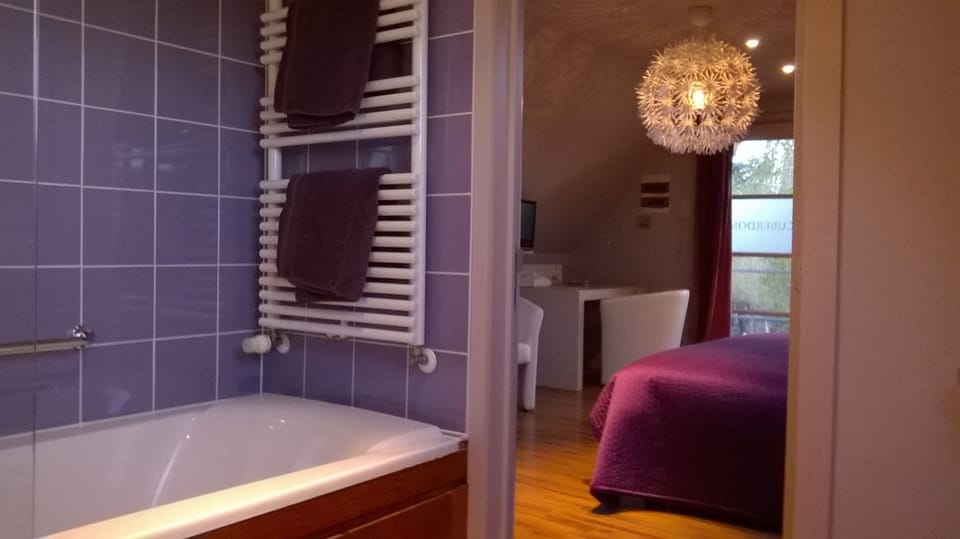 Deluxe Double Room, Bathtub | Deep soaking bathtub
