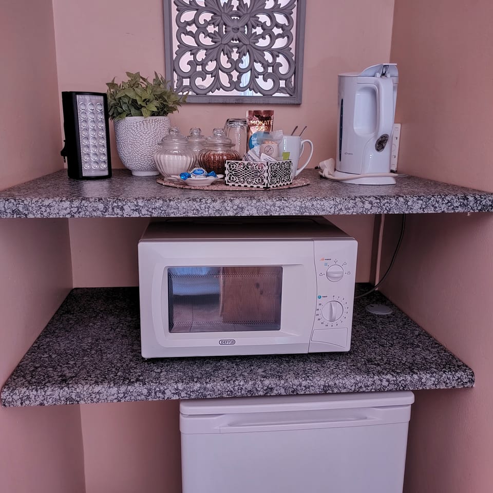 Deluxe Double Room, Private Bathroom | Premium bedding, down comforters, desk, laptop workspace