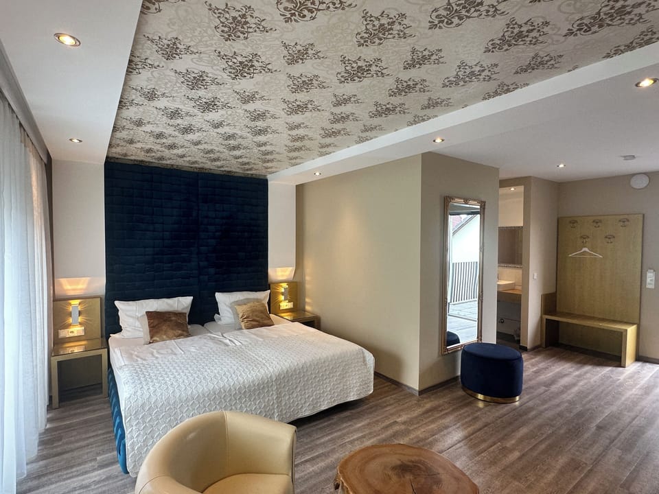 Luxury Double Room, 2 Twin Beds | Individually decorated, individually furnished, desk, laptop workspace