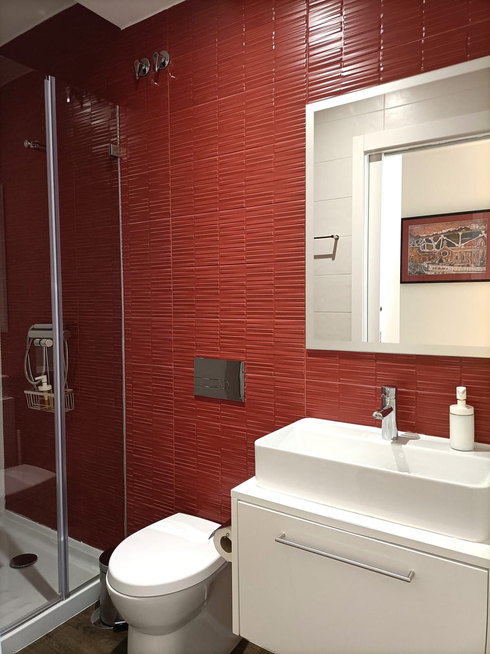 Double Room | Bathroom | Shower, free toiletries, hair dryer, towels