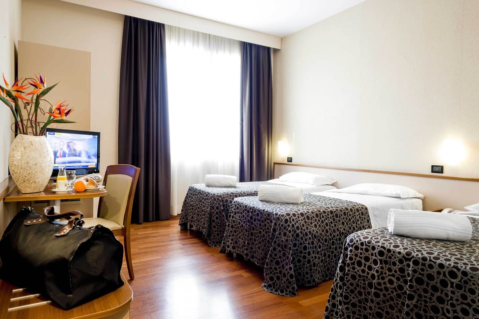 Standard Triple Room, 3 Twin Beds | Desk, soundproofing, cribs (surcharge), WiFi (free)