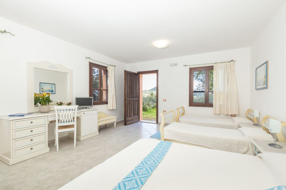 Family Room, Garden Area | Minibar, in-room safe, individually furnished, desk