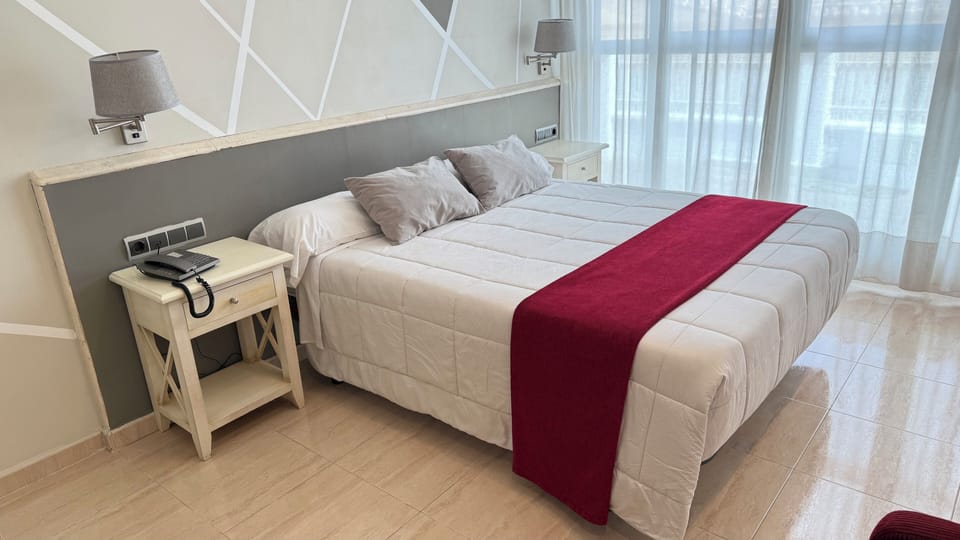 Double Room | Desk, free WiFi, bed sheets