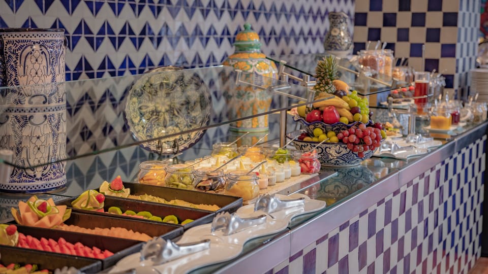 3 restaurants, international cuisine