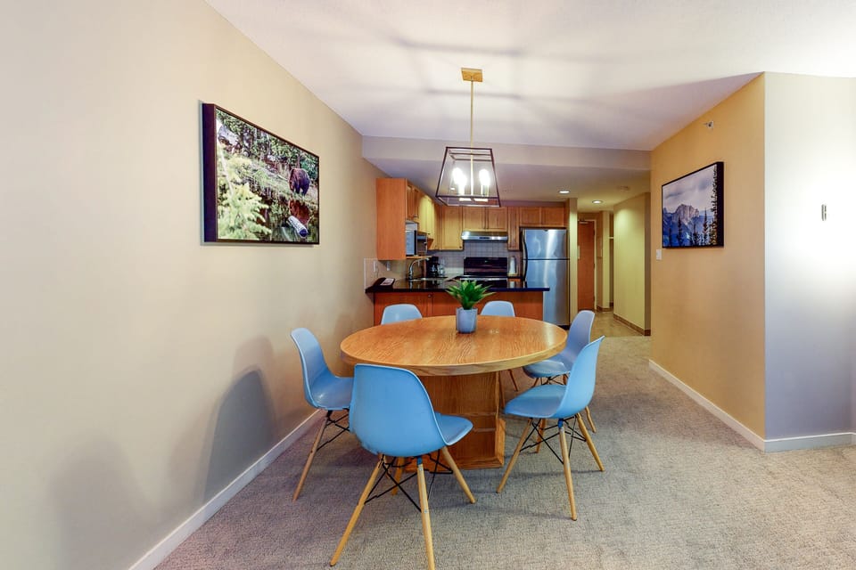 Condo | Living area | Flat-screen TV