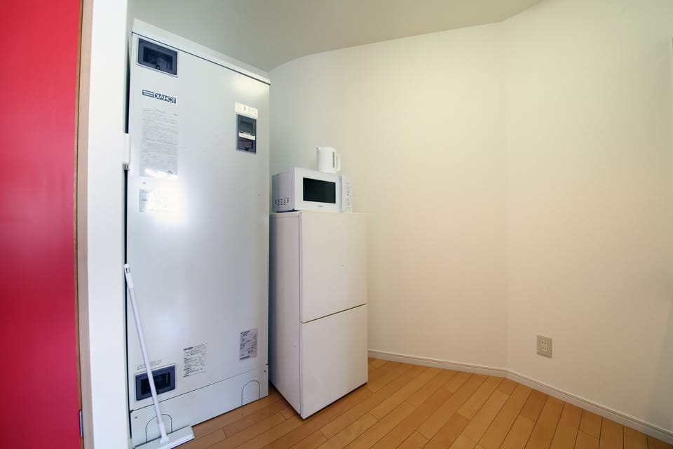 Fridge, microwave, stovetop, electric kettle