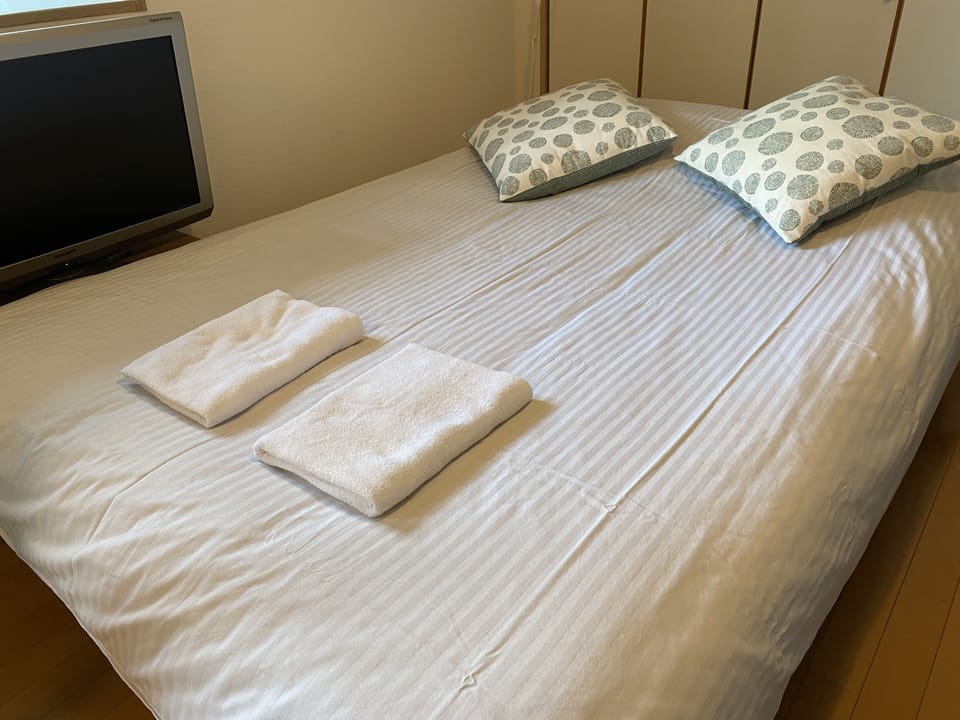 1 bedroom, desk, blackout drapes, free WiFi