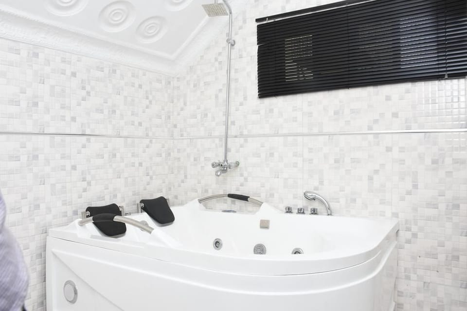 Shower, towels