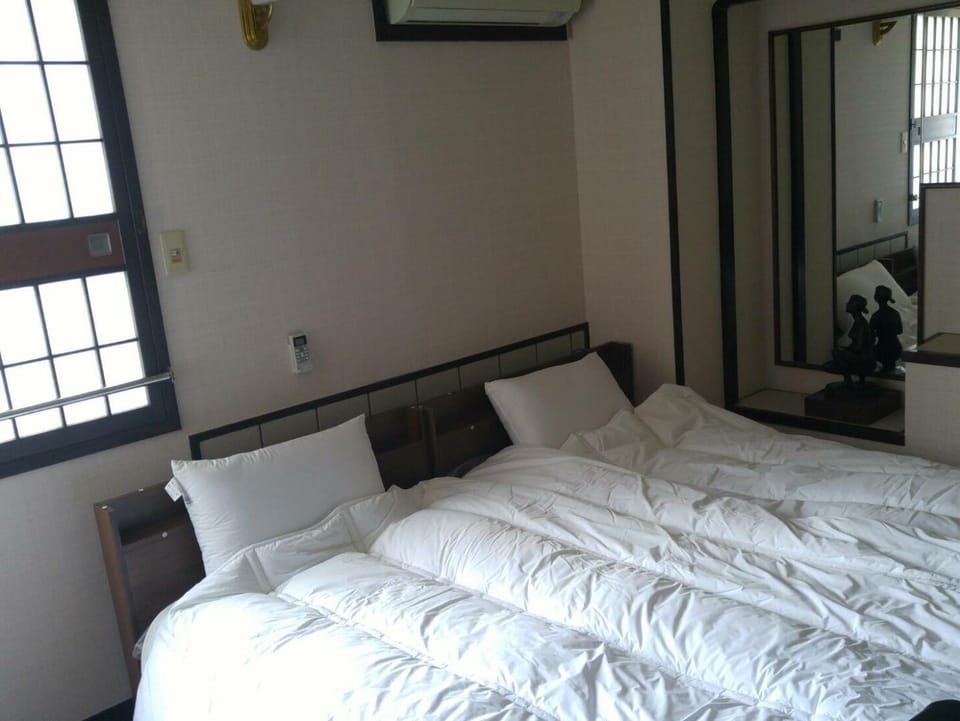 Soundproofing, WiFi (free)