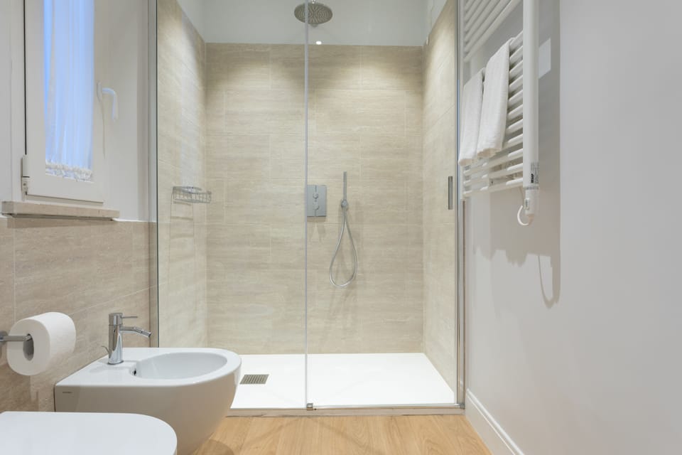 Superior Double Room | Bathroom shower