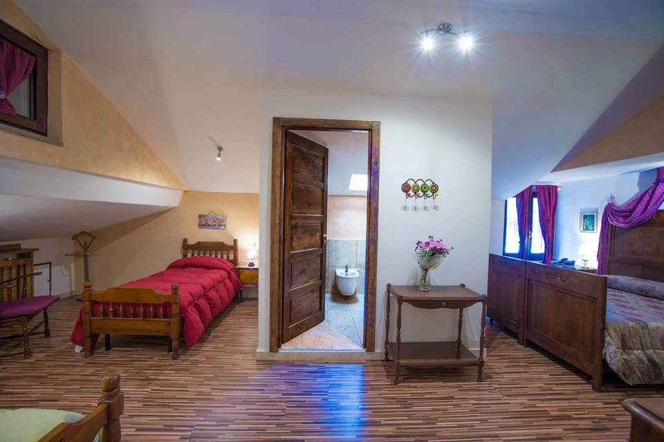 Family Room (Deluxe) | Soundproofing, free WiFi, bed sheets