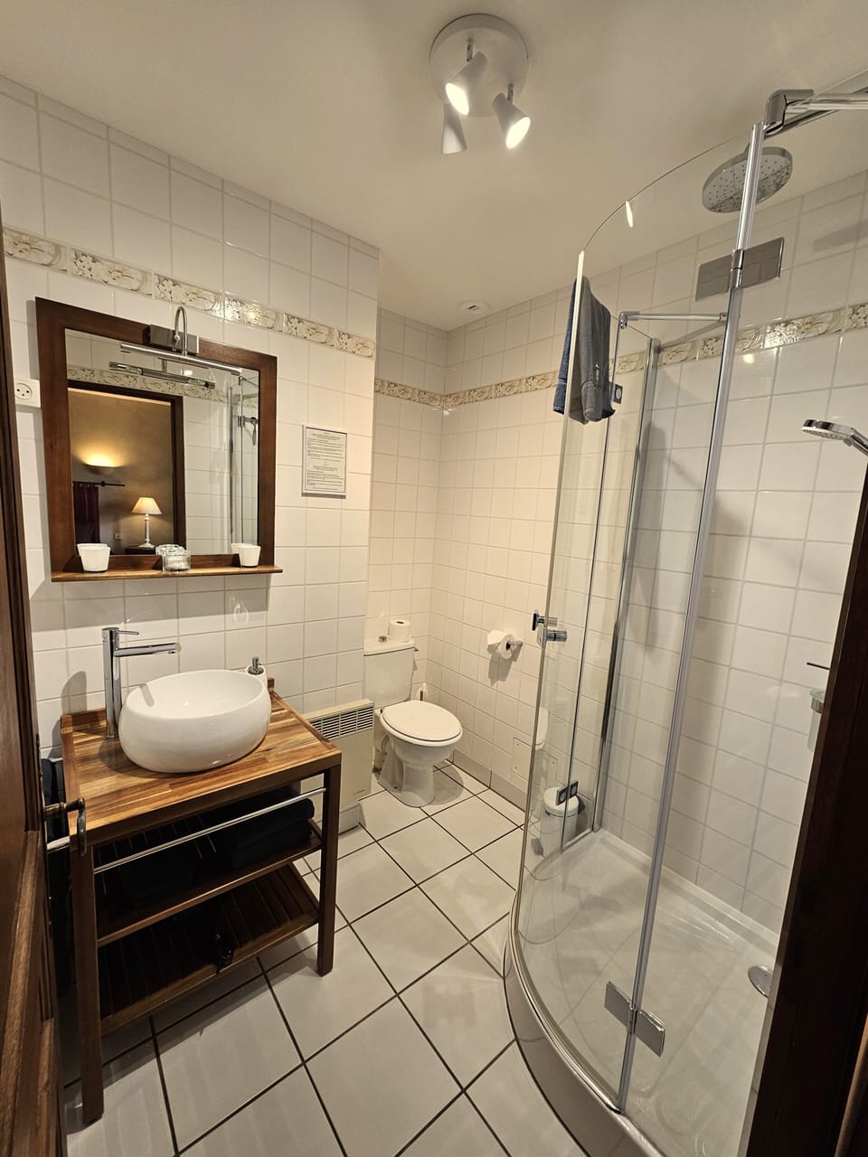 Superior Room (Château de La Mothe) | Bathroom | Eco-friendly toiletries, hair dryer, towels, soap