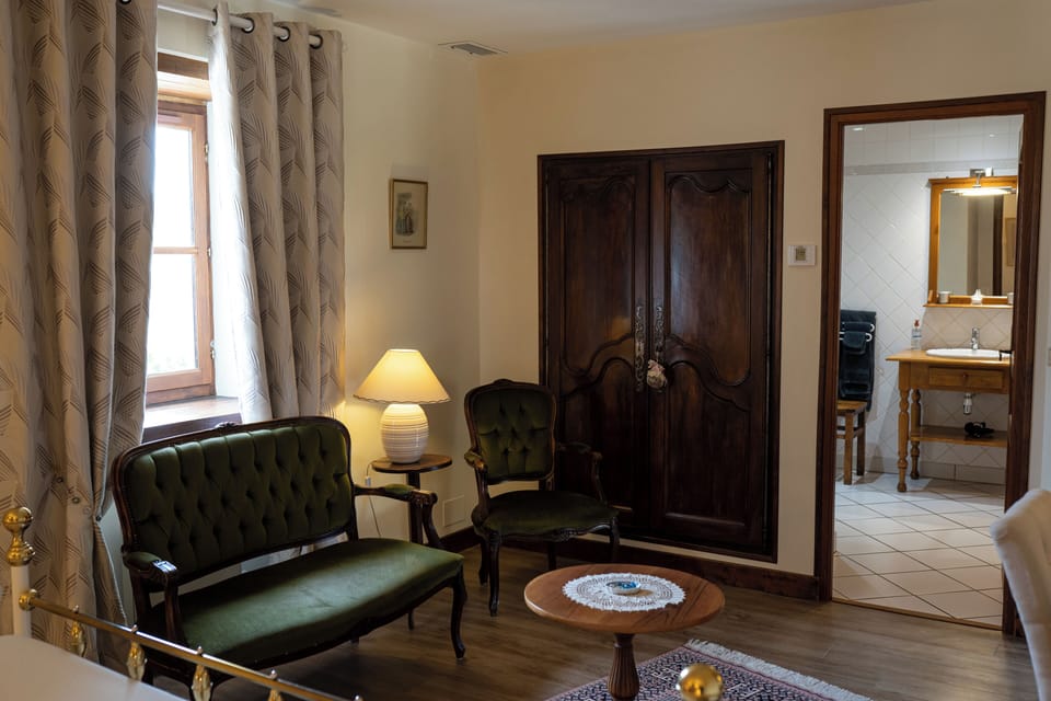 Superior Room (Château de Fontaine-Madame) | Premium bedding, individually decorated, individually furnished, desk