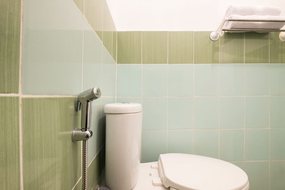 Standard Double Room | Bathroom | Shower, towels