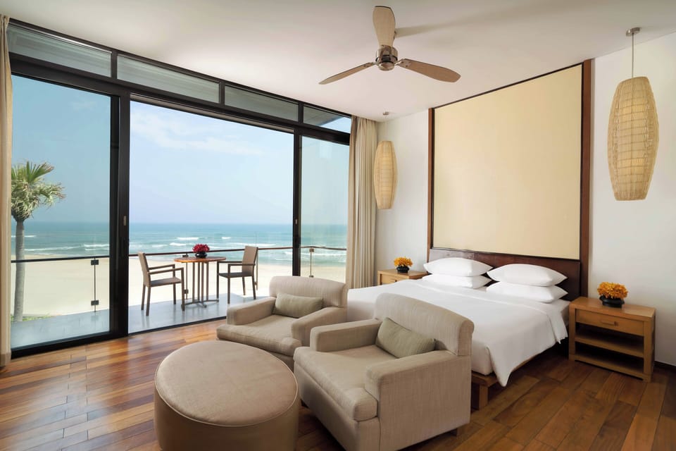 Minibar, in-room safe, laptop workspace, blackout drapes