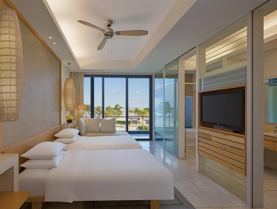 Minibar, in-room safe, laptop workspace, blackout drapes