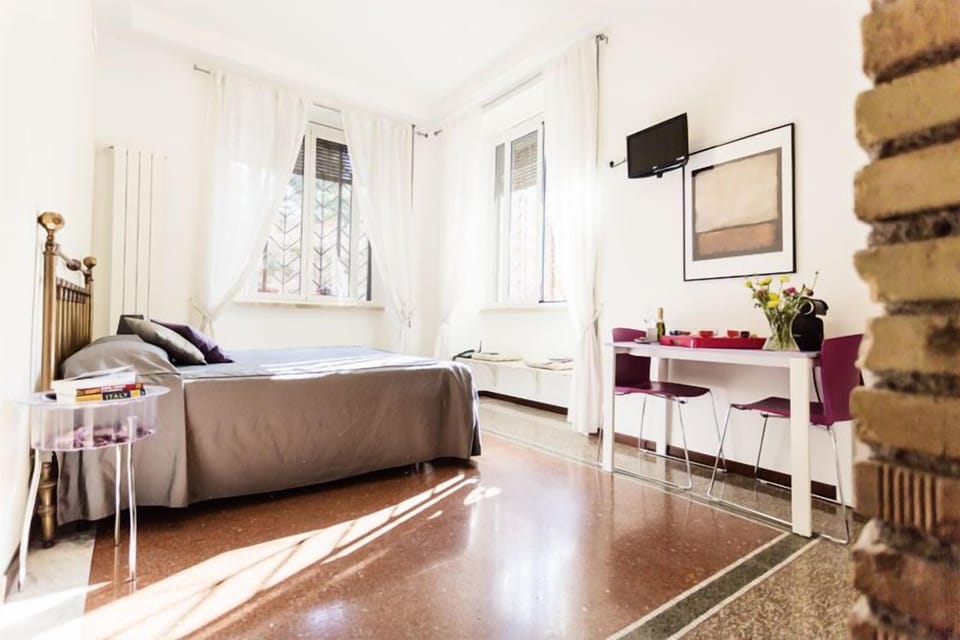 Standard Double Room | Hypo-allergenic bedding, down comforters, in-room safe, desk