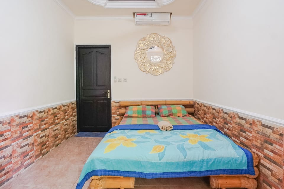 Double Room | Desk, free WiFi, bed sheets