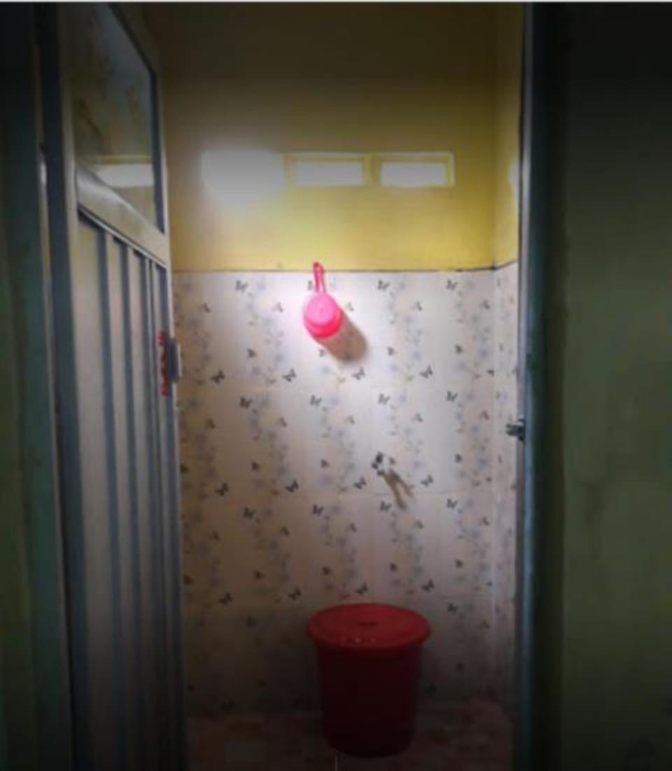 Standard Double with Private Bathroom | Bathroom | Shower, free toiletries, towels