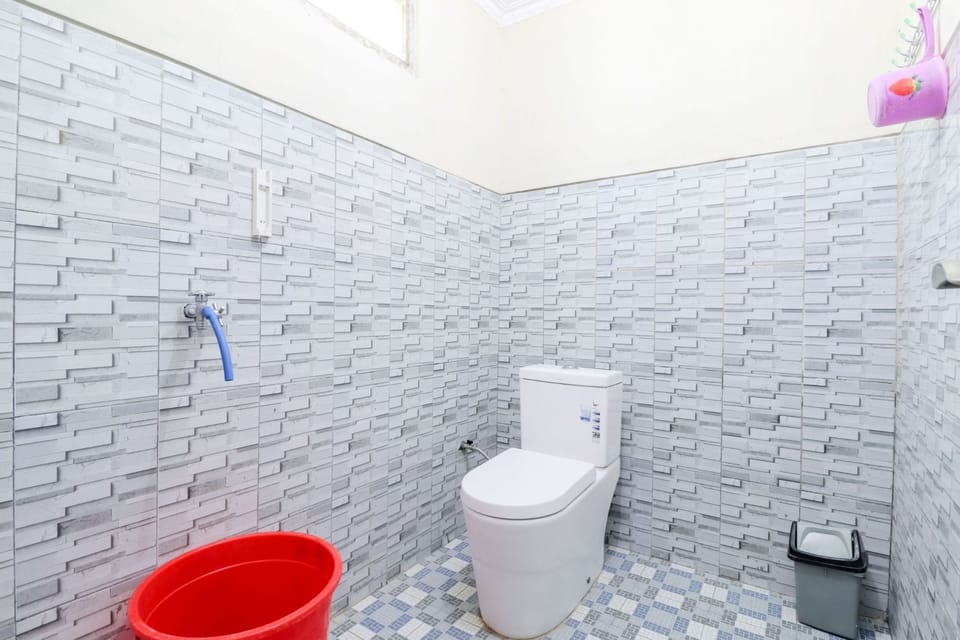 Family Room | Bathroom | Shower, towels