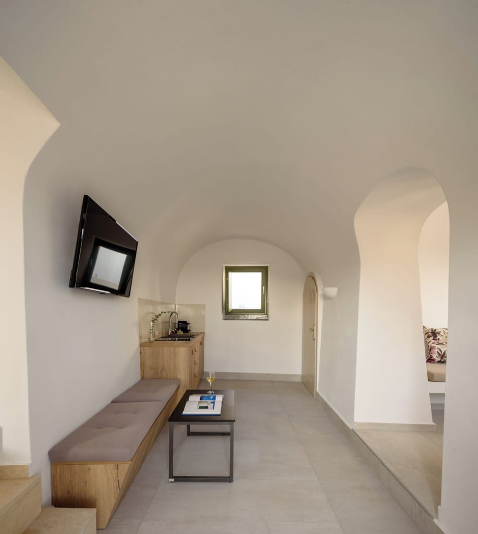 Deluxe House, 1 Bedroom, Hot Tub, Sea View | Living area | Flat-screen TV