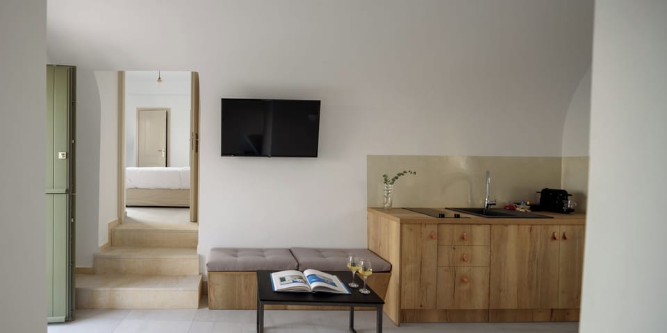 Deluxe House, 1 Bedroom, Hot Tub, Sea View | Private kitchenette | Oven, stovetop, coffee/tea maker, electric kettle