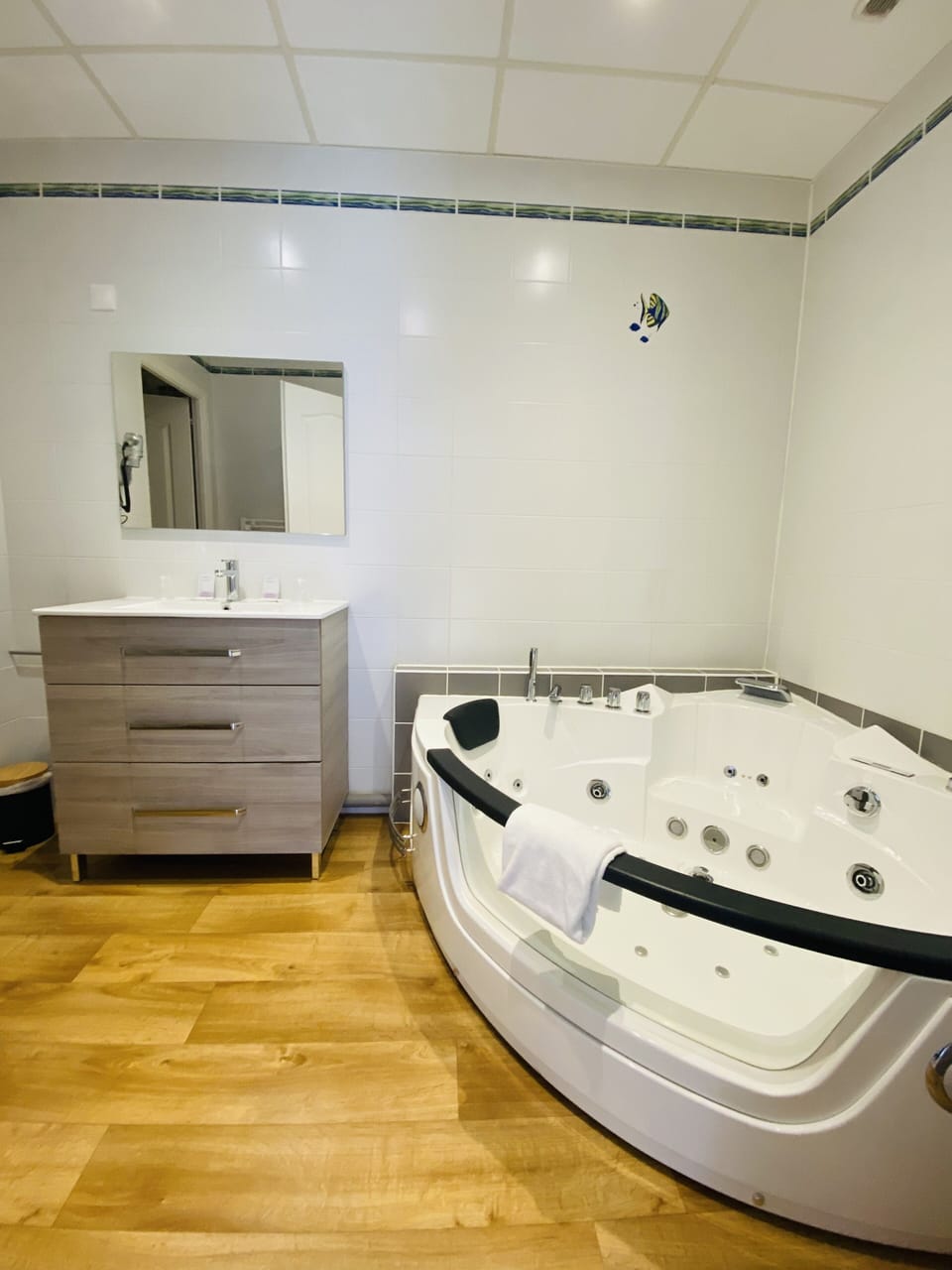 Comfort Double Room (Balneo) | Bathroom | Free toiletries, hair dryer, towels, toilet paper