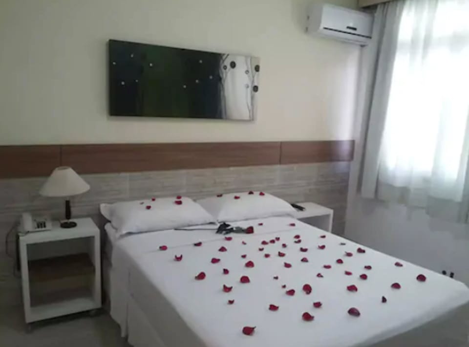 Basic Double or Twin Room | In-room safe, bed sheets