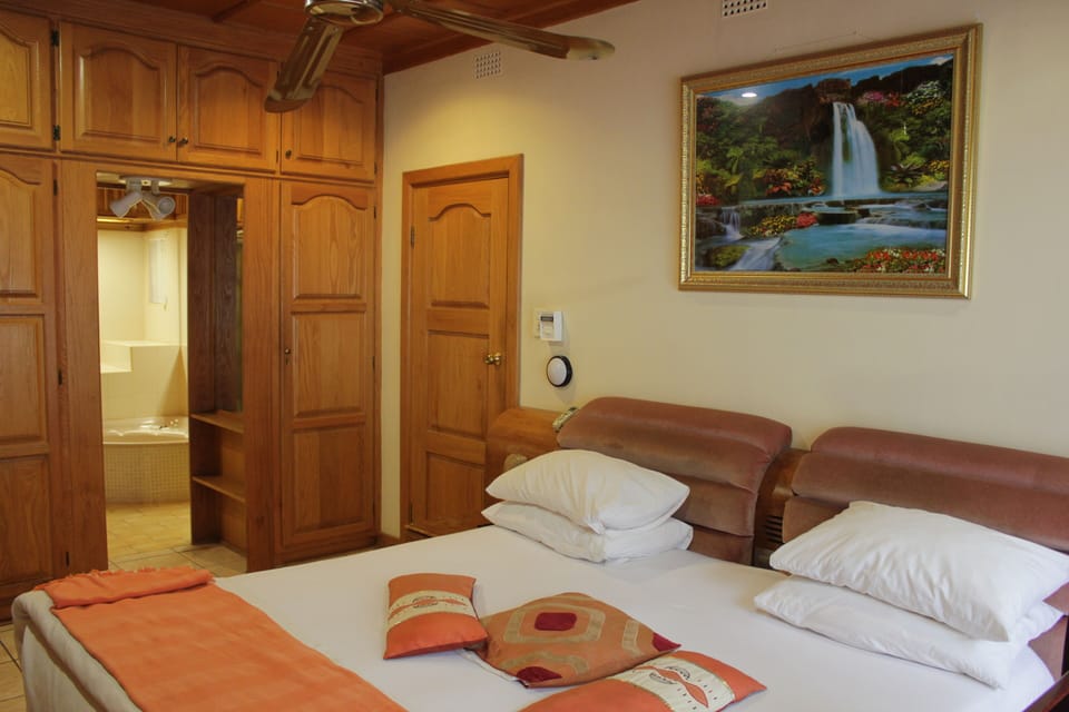 Comfort Double or Twin Room | Desk, laptop workspace, soundproofing, WiFi (free)