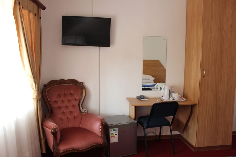 Comfort Double Room | Desk, laptop workspace, soundproofing, WiFi (free)