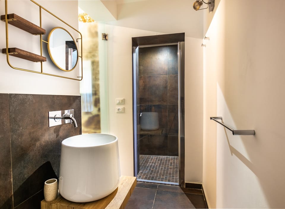 Luxury Studio Suite, Jetted Tub | Bathroom sink
