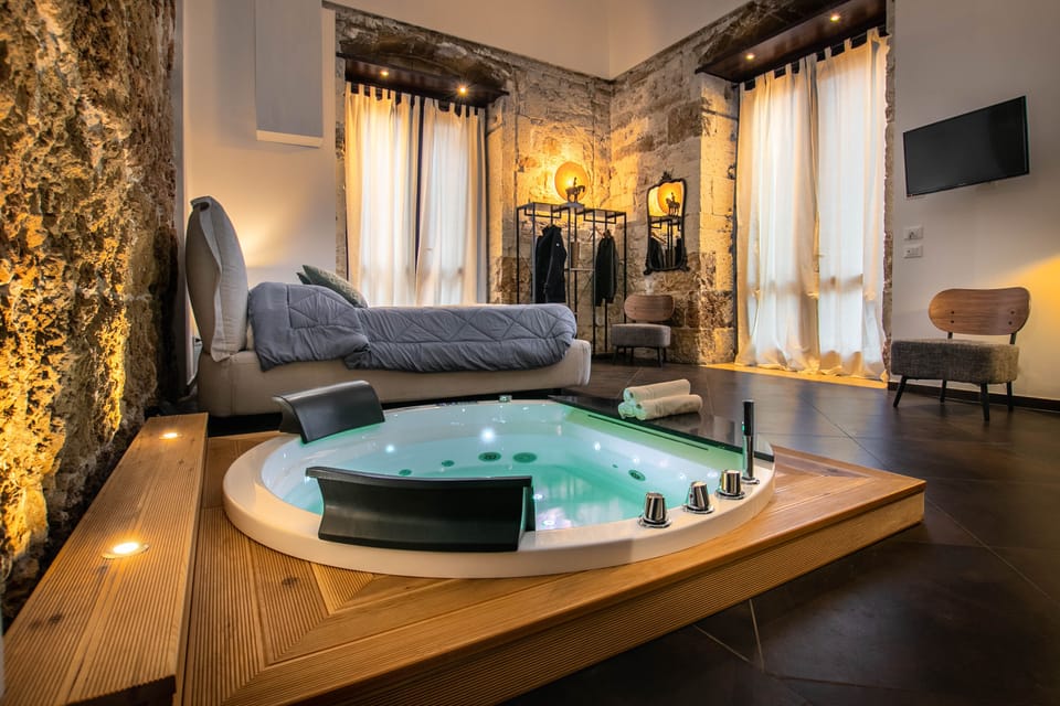 Luxury Studio Suite, Jetted Tub | Private spa tub