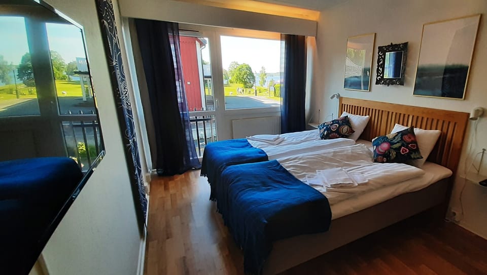 Double Room, Lake View | Street view