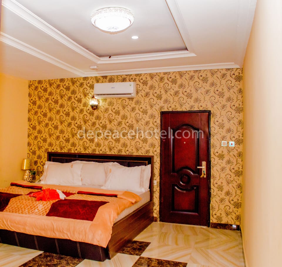 Premium Suite | Desk, free WiFi, bed sheets
