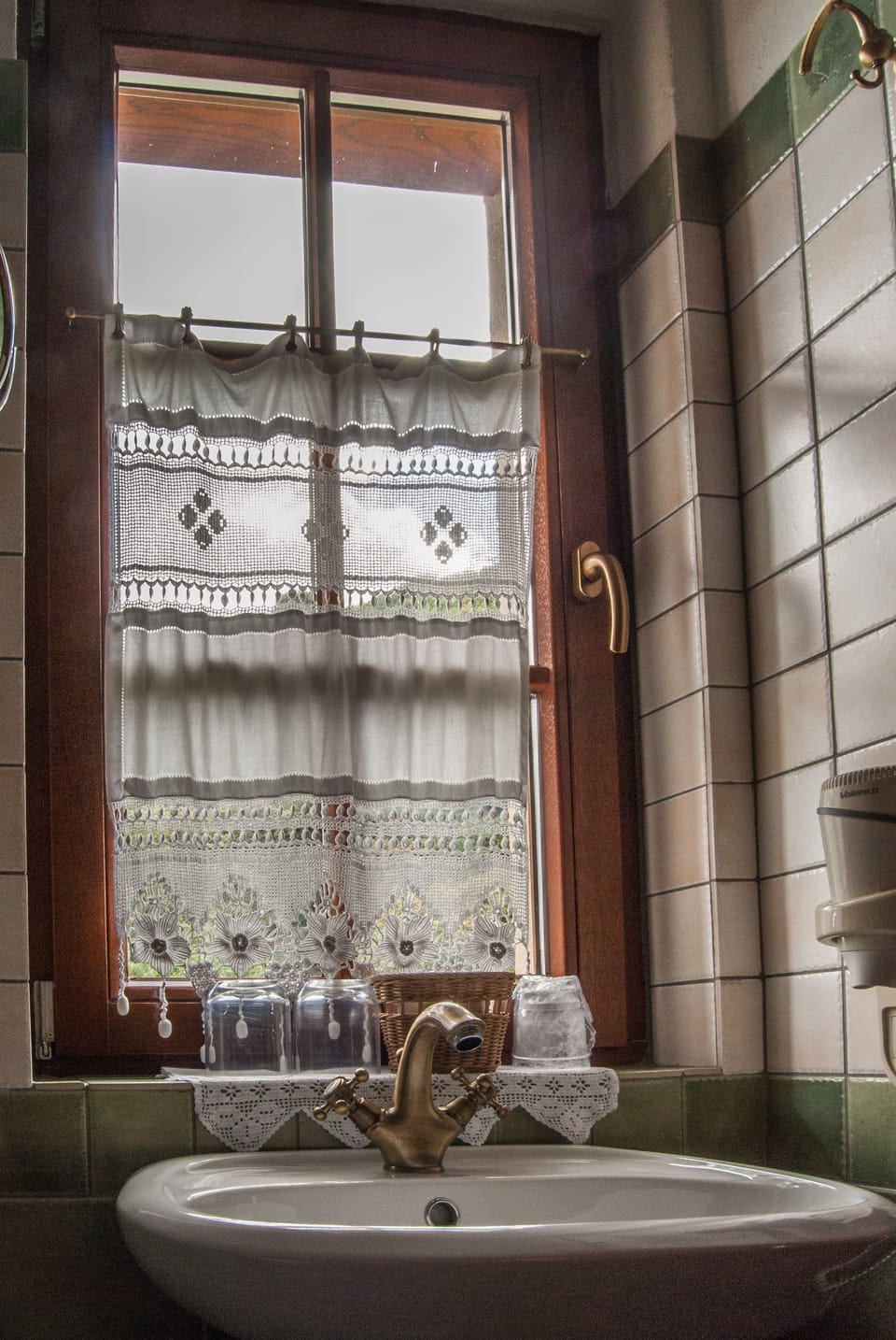 Deluxe Double Room, Balcony (Erato) | Bathroom sink
