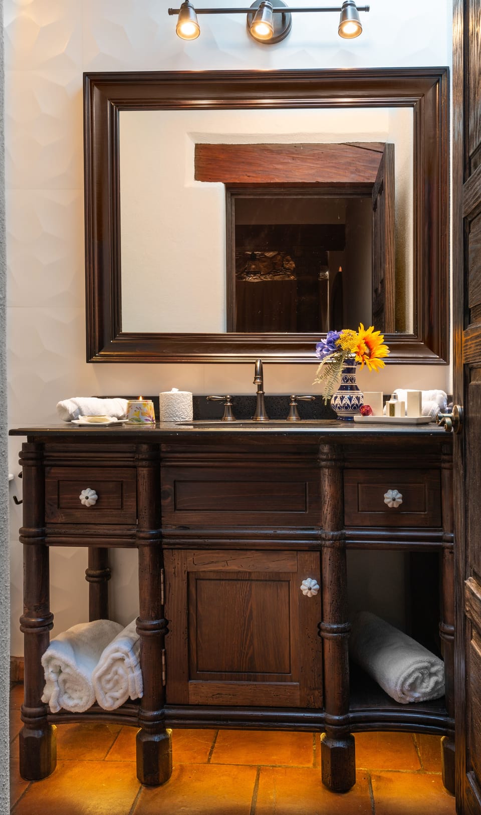 Executive Suite | Bathroom | Shower, hair dryer, bathrobes, slippers